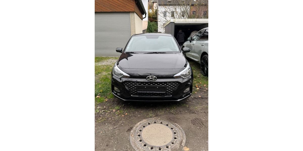 Hyundai i20 12.800 km 9.250 &euro; Essen 45219
