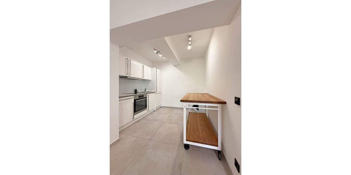 Etagenwohnung Düsseldorf Oberkassel - 2 Zimmer, 82 m&sup2;, 1.550&euro; | Angebot:25708278