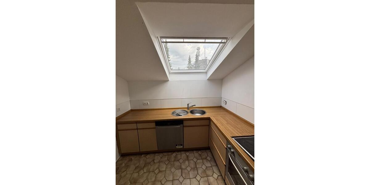 Dachgeschoßwohnung Wuppertal Arrenberg - 3 Zimmer, 82 m&sup2;, 750&euro; | Angebot:27556794