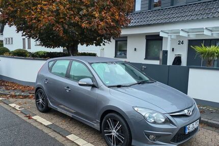 Hyundai i30 120.000 km 5.650 &euro; Düsseldorf 40235
