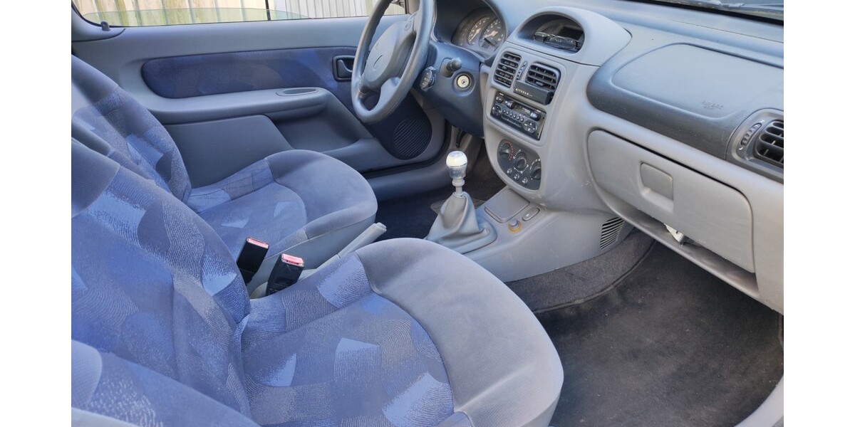 Renault Clio 122.280 km 1.900 &euro; Solingen 42651