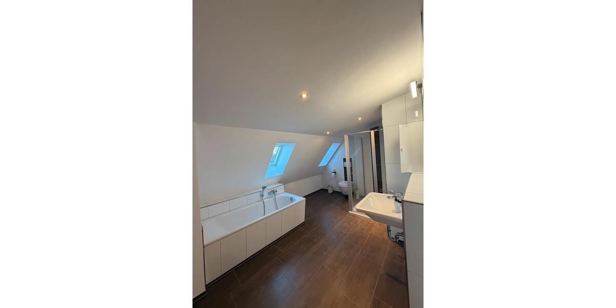 Dachgeschoßwohnung Duisburg Essenberg - 2 Zimmer, 95 m&sup2;, 1.160&euro; | Angebot:25965186