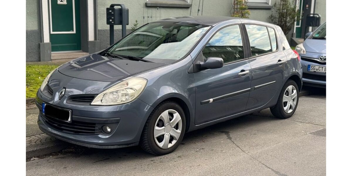 Renault Clio 100.000 km 3.500 &euro; Solingen 42655