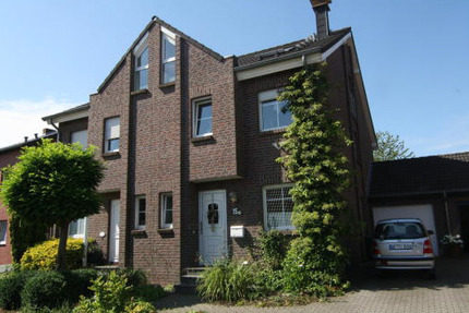 Haus Neuss Grefrath - 6 Zimmer, 136 m&sup2;, 1.600&euro; | Angebot:25899439