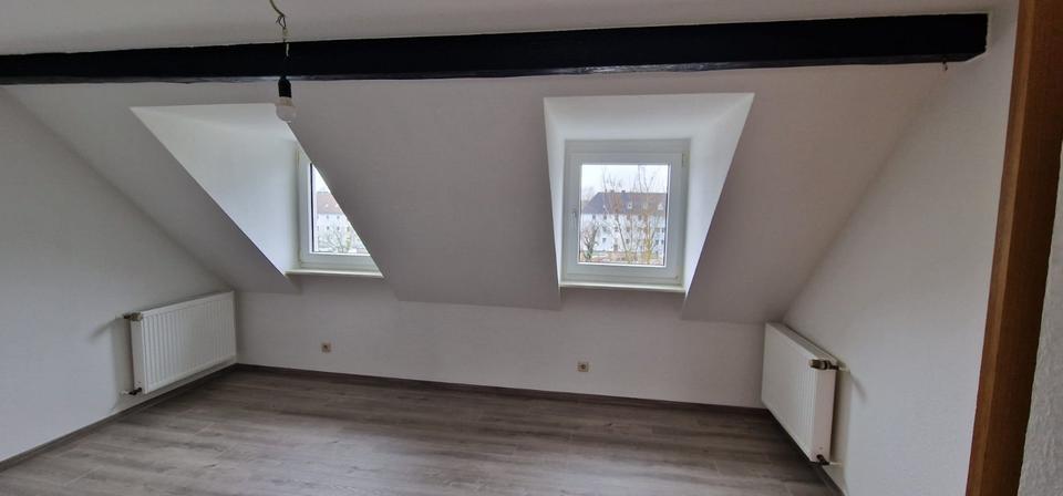 Dachgeschoßwohnung Hattingen - 2.5 Zimmer, 60 m&sup2;, 400&euro; | Angebot:25349114