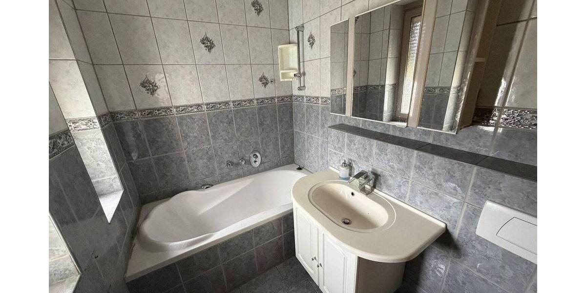 Mehrfamilienhaus, Wohnhaus Essen Stoppenberg - 9 Zimmer, 221 m&sup2;, 299.000&euro; | Angebot:25897495