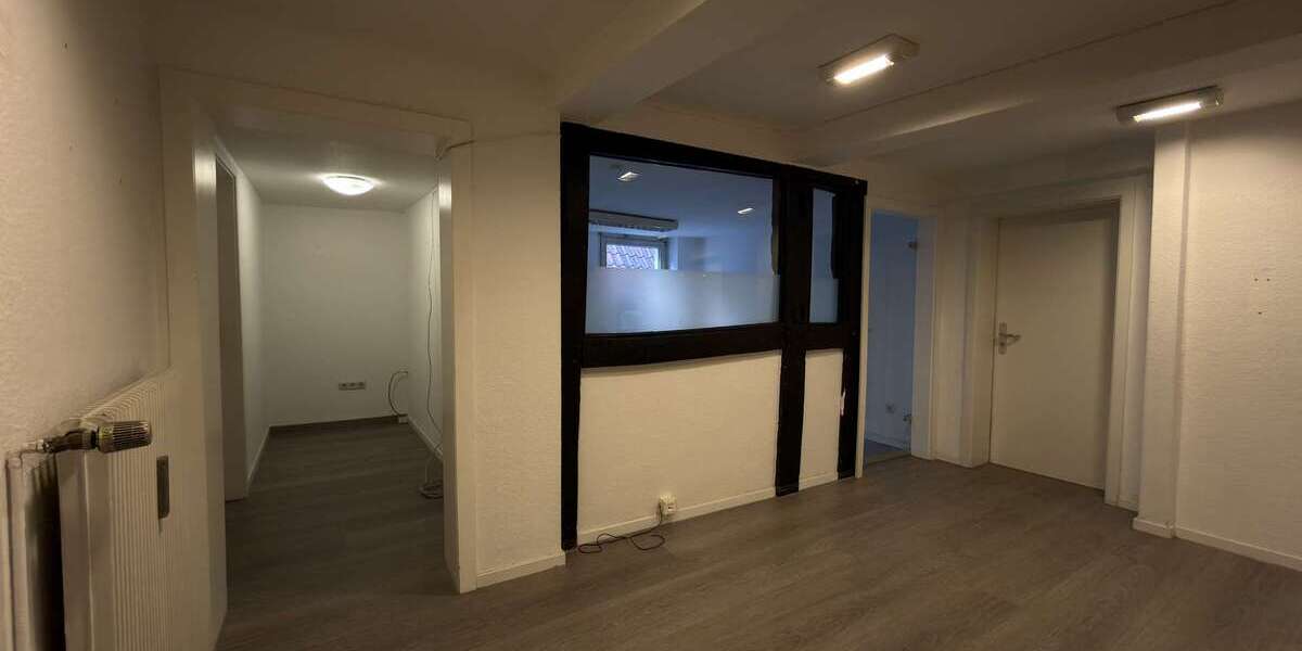 Großes Büro- und Praxisfläche in Hattingens Altstadt mit IT-Raum, LAN, Seminarraum und Gartennutzung - Gewerbeobjekt Hattingen Baak | Angebot:24705235