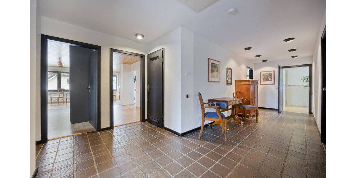 Großzügiges Einfamilienhaus mit einer Einheit für ein stilles Gewerbe - Einfamilienhaus Radevormwald Innenstadt | Angebot:26894787