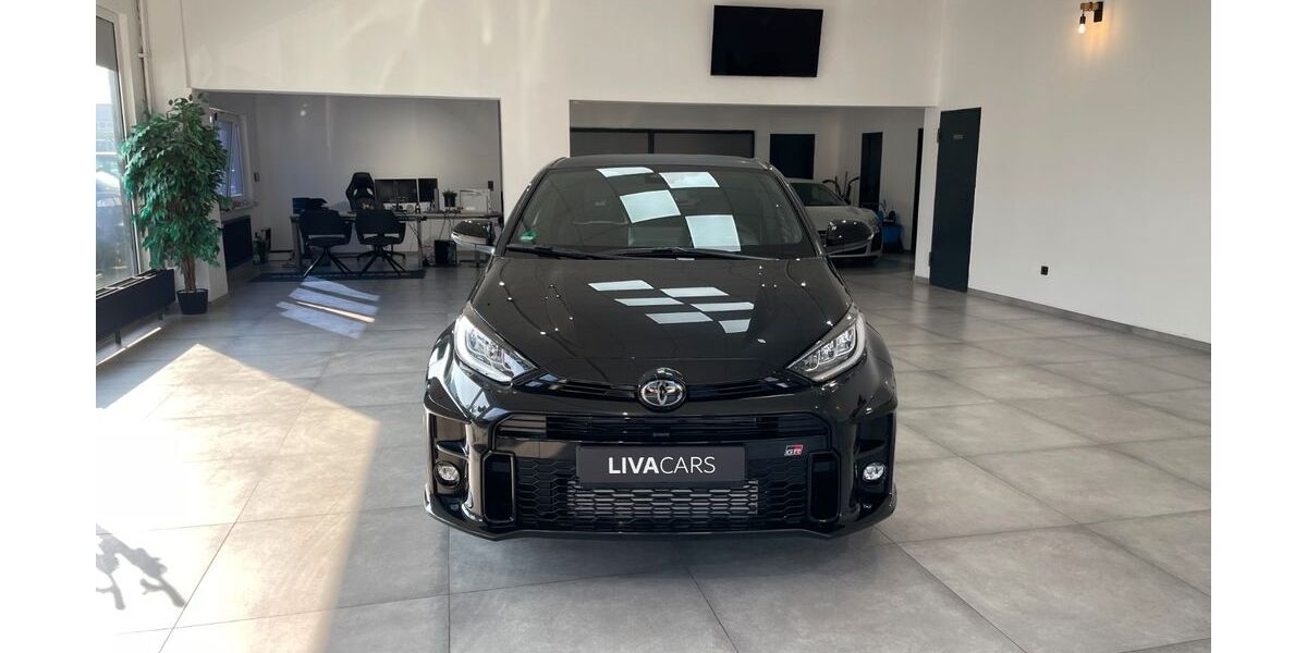 Toyota Yaris 3.806 km 42.800 &euro; Oberhausen 46049