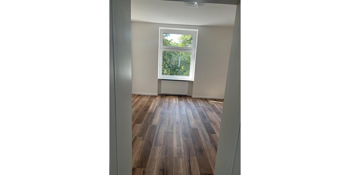 Etagenwohnung Remscheid Gemarkung Bergisch Born - 4 Zimmer, 135 m&sup2;, 1.700&euro; | Angebot:27536393
