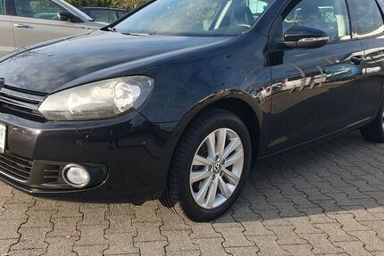 VW Golf 82.394 km 9.499 &euro; Essen 45326