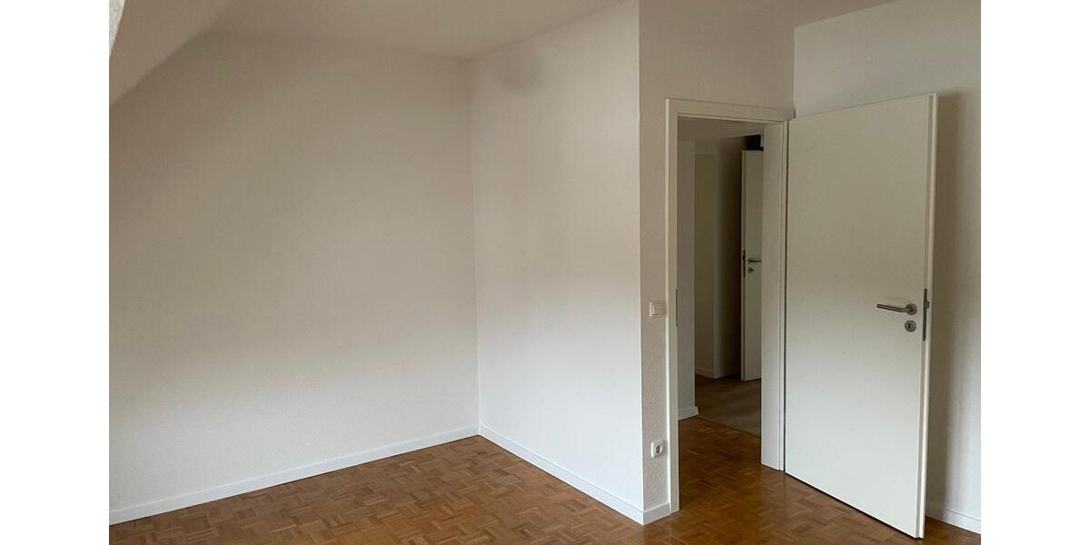 Dachgeschoßwohnung Essen Stadtbezirk III - 3 Zimmer, 55 m&sup2;, 590&euro; | Angebot:25811924