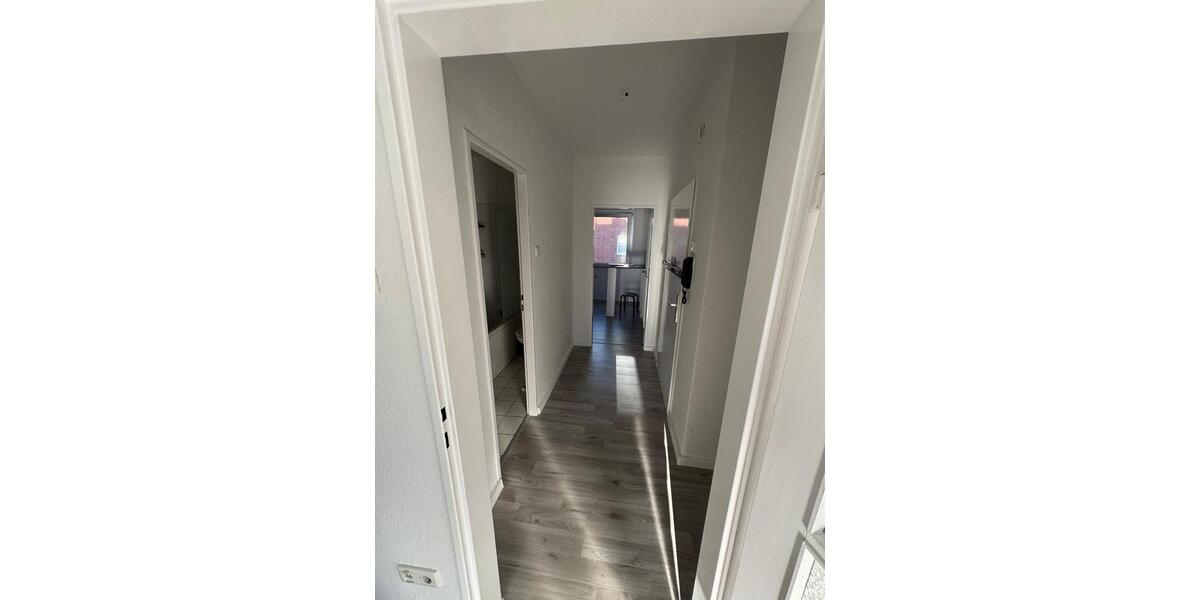 Dachgeschoßwohnung Duisburg Duisburg-Mitte - 1.5 Zimmer, 32 m&sup2;, 700&euro; | Angebot:26464184