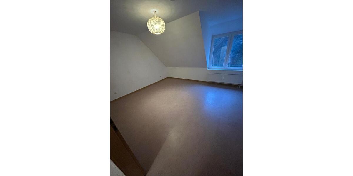 Dachgeschoßwohnung Wuppertal Arrenberg - 3 Zimmer, 100 m&sup2;, 750&euro; | Angebot:25542378