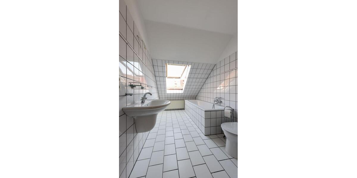 Dachgeschoßwohnung Wuppertal Dönberg - 4 Zimmer, 117 m&sup2;, 1.410&euro; | Angebot:27557468