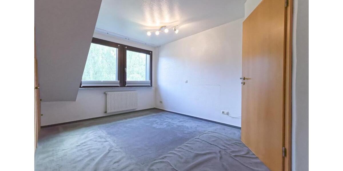 Dachgeschoßwohnung Oberhausen Biefang - 4 Zimmer, 97 m&sup2;, 217.000&euro; | Angebot:27224333