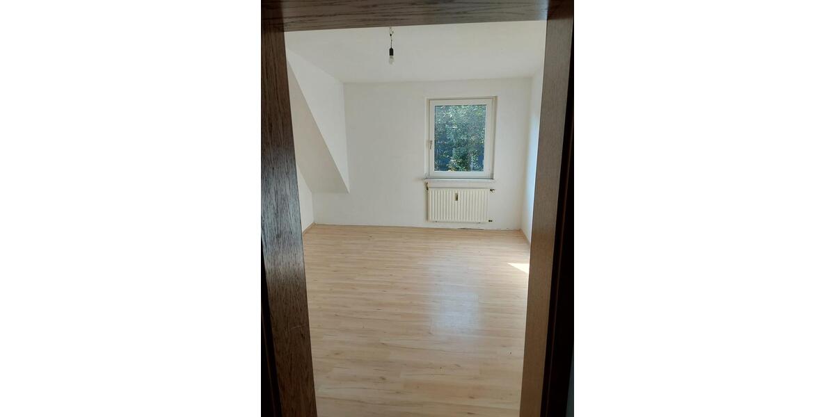 Dachgeschoßwohnung Essen Stadtbezirk V - 3 Zimmer, 54 m&sup2;, 450&euro; | Angebot:26602665