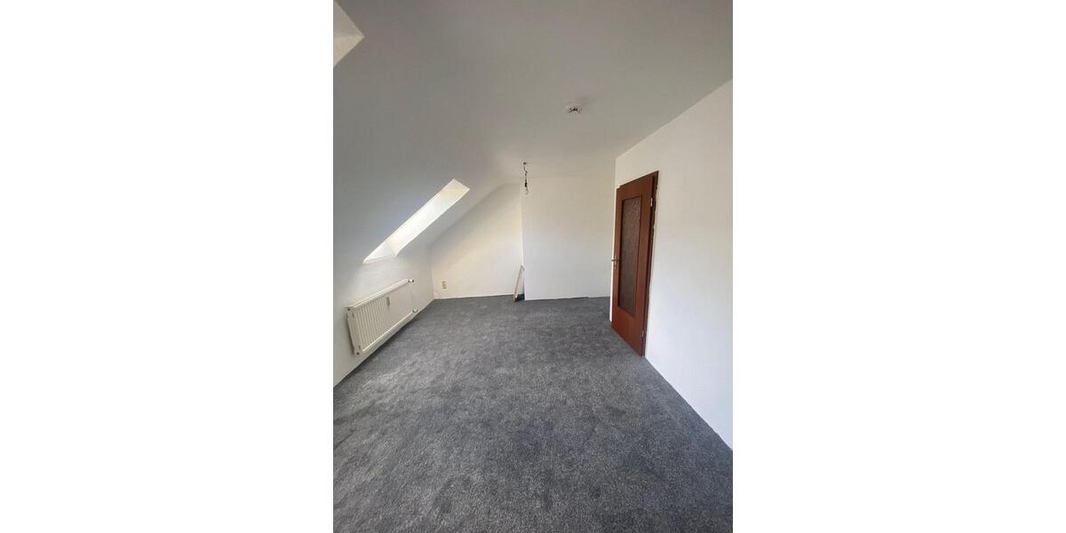 Dachgeschoßwohnung Duisburg Duisburg-Mitte - 2 Zimmer, 65 m&sup2;, 450&euro; | Angebot:25052498