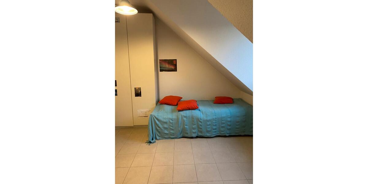 Dachgeschoßwohnung Düsseldorf Stadtbezirk 6 - 2 Zimmer, 40 m&sup2;, 540&euro; | Angebot:26014780