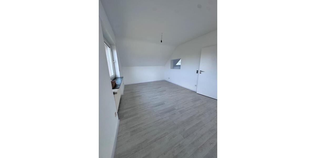 Etagenwohnung Burscheid - 4 Zimmer, 125 m&sup2;, 1.450&euro; | Angebot:25961222