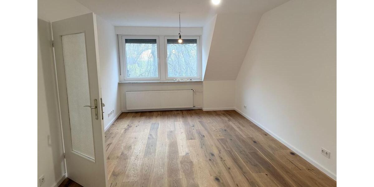 Dachgeschoßwohnung Düsseldorf Stadtbezirk 9 - 1 Zimmer, 35 m&sup2;, 695&euro; | Angebot:26593126