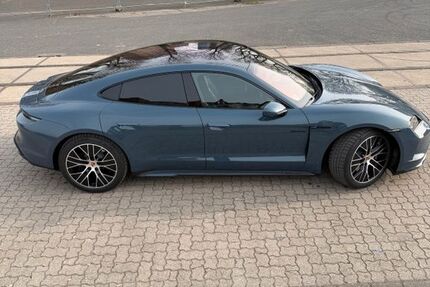 Porsche Taycan 3.000 km 102.000 &euro; Düsseldorf 40219