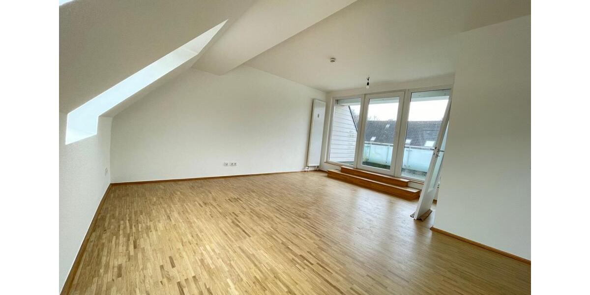Dachgeschoßwohnung Essen Stadtbezirk IV - 3 Zimmer, 80 m&sup2;, 844&euro; | Angebot:25920220
