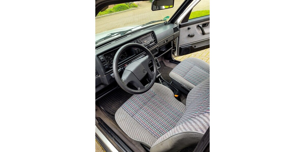 VW Jetta 184.000 km 4.000 &euro; Düsseldorf 40213