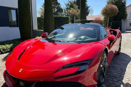 Ferrari SF90 Spider 3.769 km 404.541 &euro; Essen 45329