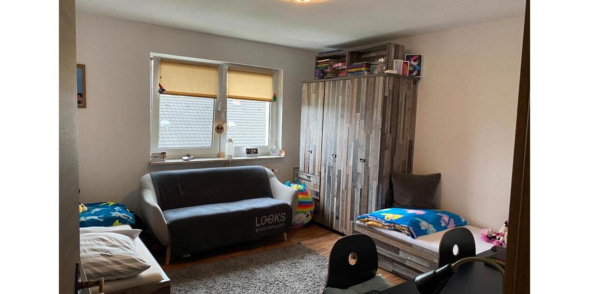 Dachgeschoßwohnung Duisburg Mittelmeiderich - 3 Zimmer, 94 m&sup2;, 650&euro; | Angebot:27581491