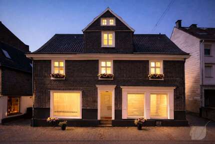 Haus Solingen / Wald Wald - 8 Zimmer, 140 m&sup2;, 299.000&euro; | Angebot:25837532