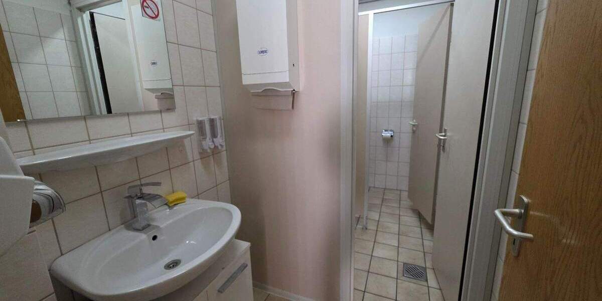 Gewerbeobjekt Velbert Mitte - 7 Zimmer, 210 m&sup2;, 1.600&euro; | Angebot:25774765