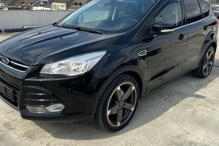 Ford Kuga 77.000 km 11.950 &euro; Neuss 41462