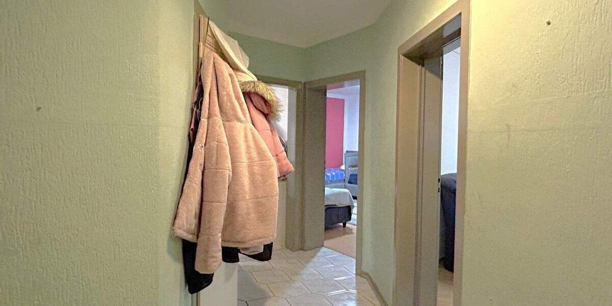 Etagenwohnung Duisburg Untermeiderich - 3 Zimmer, 82 m&sup2;, 119.000&euro; | Angebot:25865311