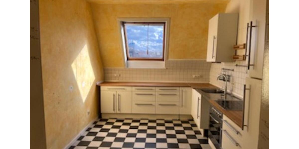 Dachgeschoßwohnung Duisburg - 4 Zimmer, 124 m&sup2;, 1.100&euro; | Angebot:25404238