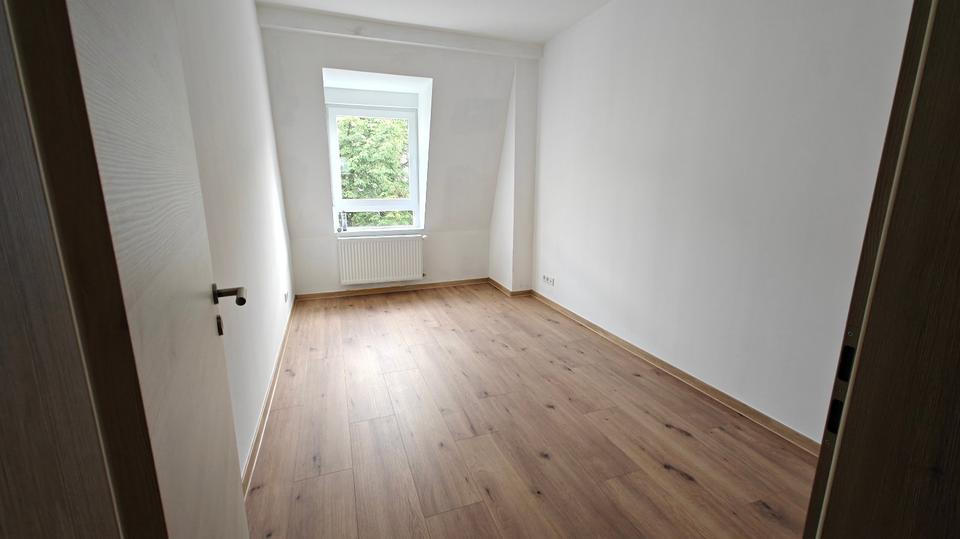Etagenwohnung Wuppertal Gemarkung Langerfeld - 4 Zimmer, 110 m&sup2;, 1.100&euro; | Angebot:27537876