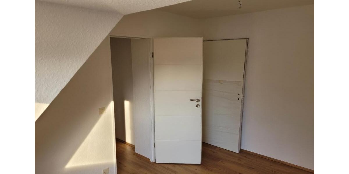Dachgeschoßwohnung Essen Stadtbezirk IX - 3 Zimmer, 42 m&sup2;, 445&euro; | Angebot:25854722