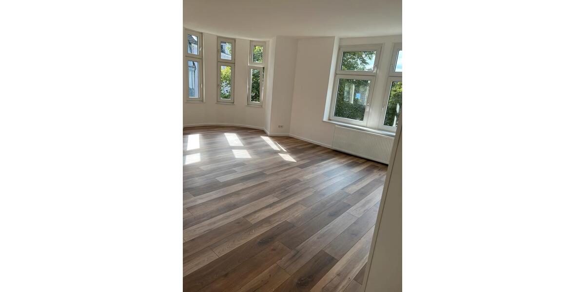 Etagenwohnung Remscheid Gemarkung Bergisch Born - 4 Zimmer, 135 m&sup2;, 1.700&euro; | Angebot:27536393