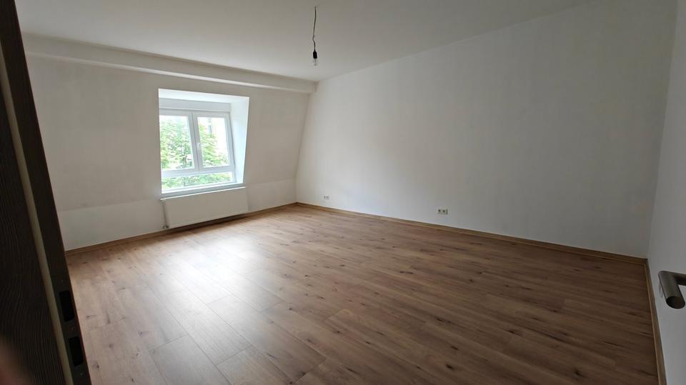 Etagenwohnung Wuppertal Gemarkung Langerfeld - 4 Zimmer, 110 m&sup2;, 1.100&euro; | Angebot:27537876