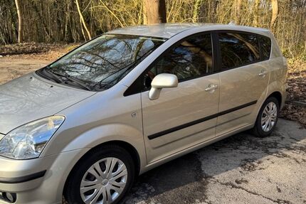 Toyota Corolla Verso 156.000 km 5.500 &euro; Solingen 42653