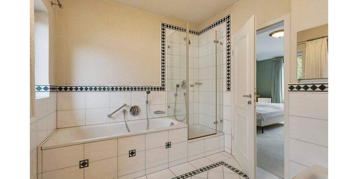 Einfamilienhaus Düsseldorf Vennhausen - 7 Zimmer, 262 m&sup2;, 895.000&euro; | Angebot:25744333