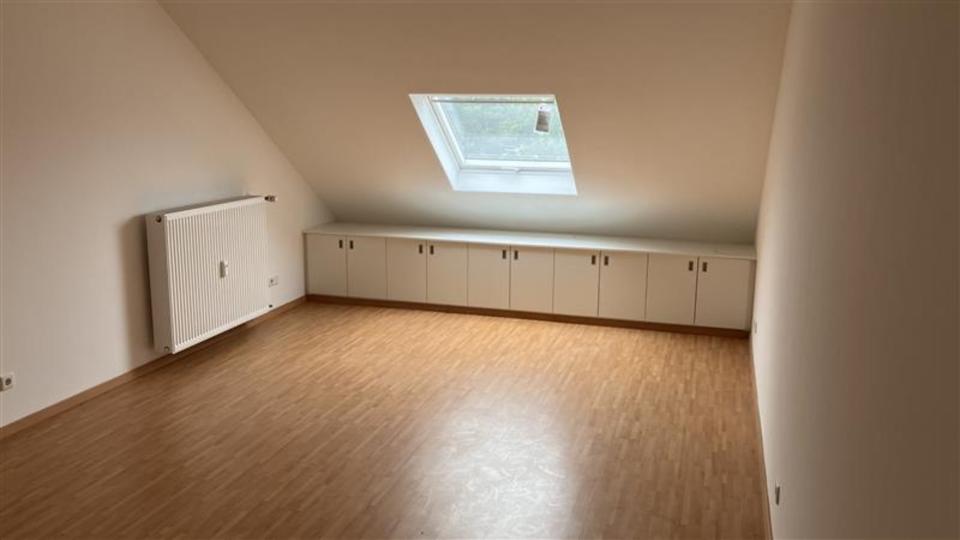 Dachgeschoßwohnung Langenfeld (Rheinland) - 2 Zimmer, 75 m&sup2;, 675&euro; | Angebot:23689817