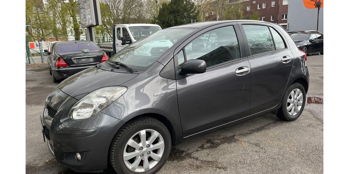 Toyota Yaris 182.846 km 2.950 &euro; Oberhausen 46045