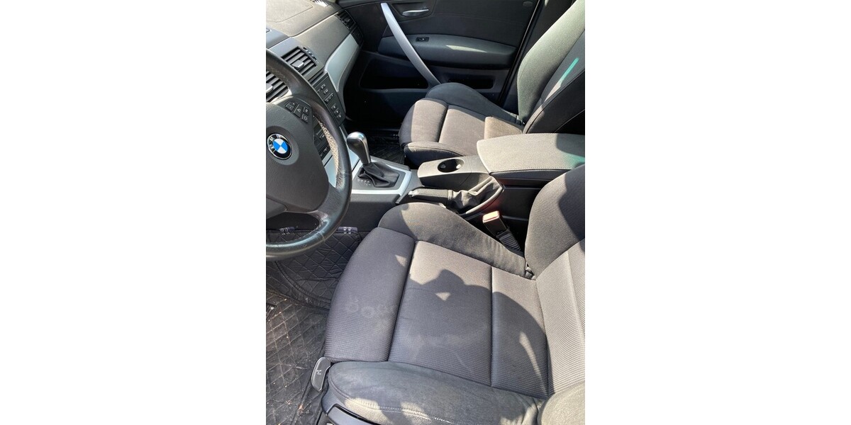 BMW X3 xDrive20d Aut/PANORAMA.SPORTSITZE:18-ZOLL.P 223.000 km 3.000 &euro; Hilden 40721