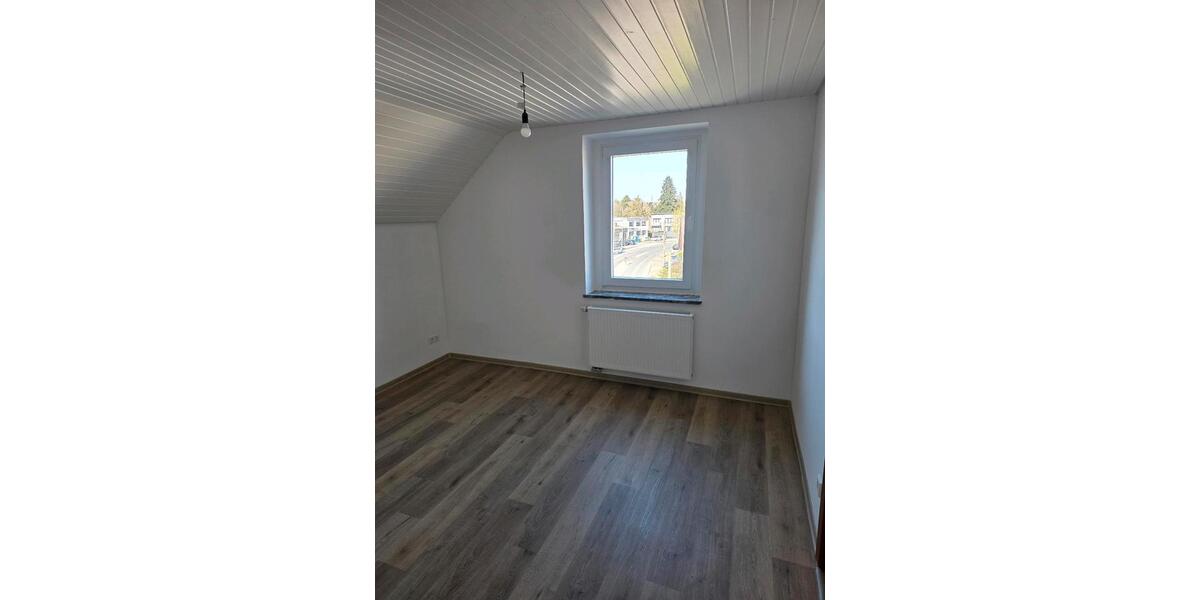 Etagenwohnung Solingen Mitte - 3 Zimmer, 70 m&sup2;, 680&euro; | Angebot:25933003