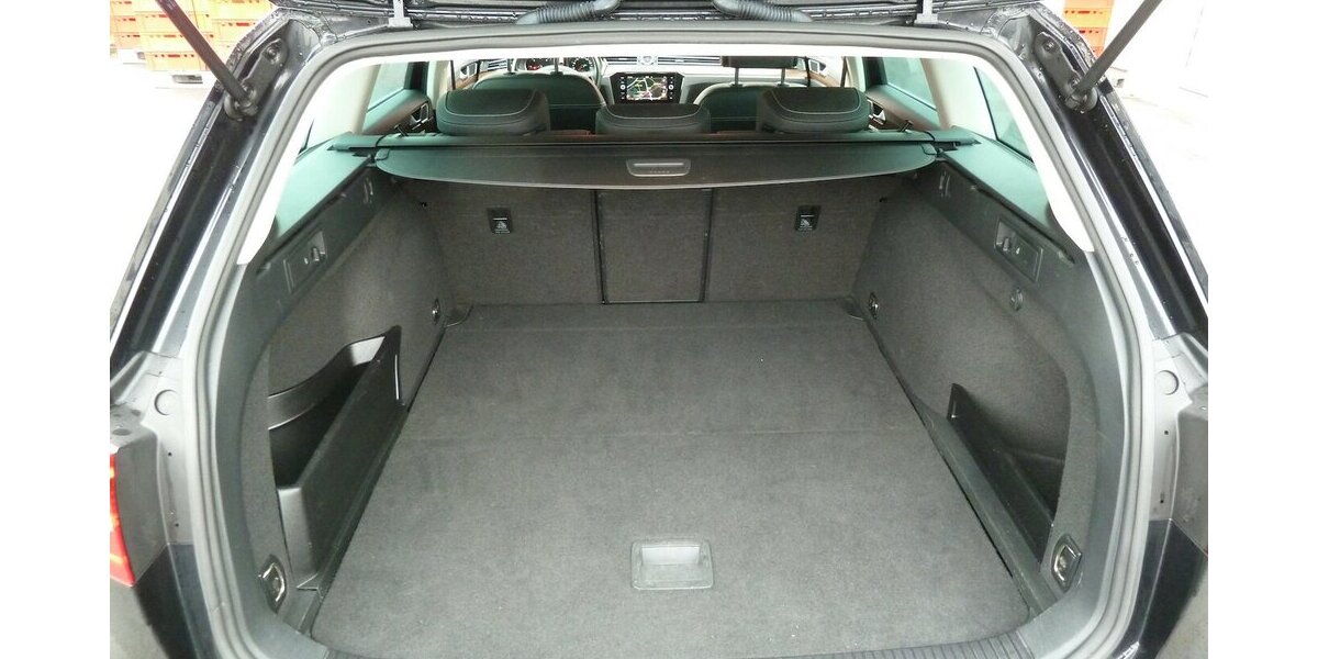 VW Passat 2.0 TDI Highline DSG STH Navi kl. Mängel 110.000 km 15.900 &euro; Ratingen 40885