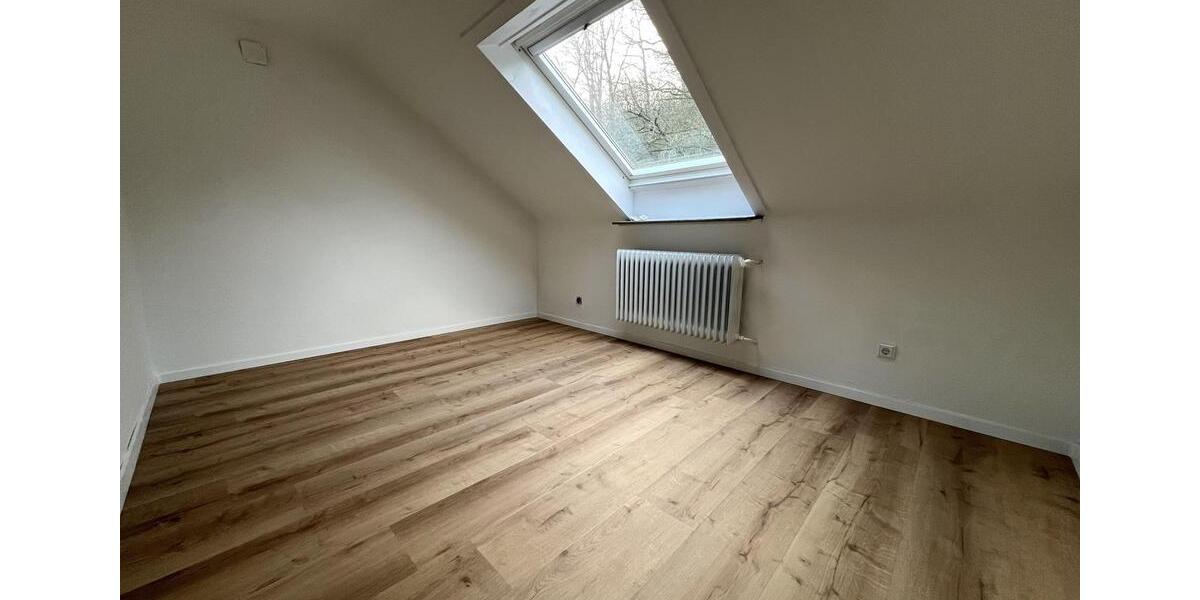 Dachgeschoßwohnung Wuppertal Arrenberg - 3 Zimmer, 47 m&sup2;, 420&euro; | Angebot:25369251