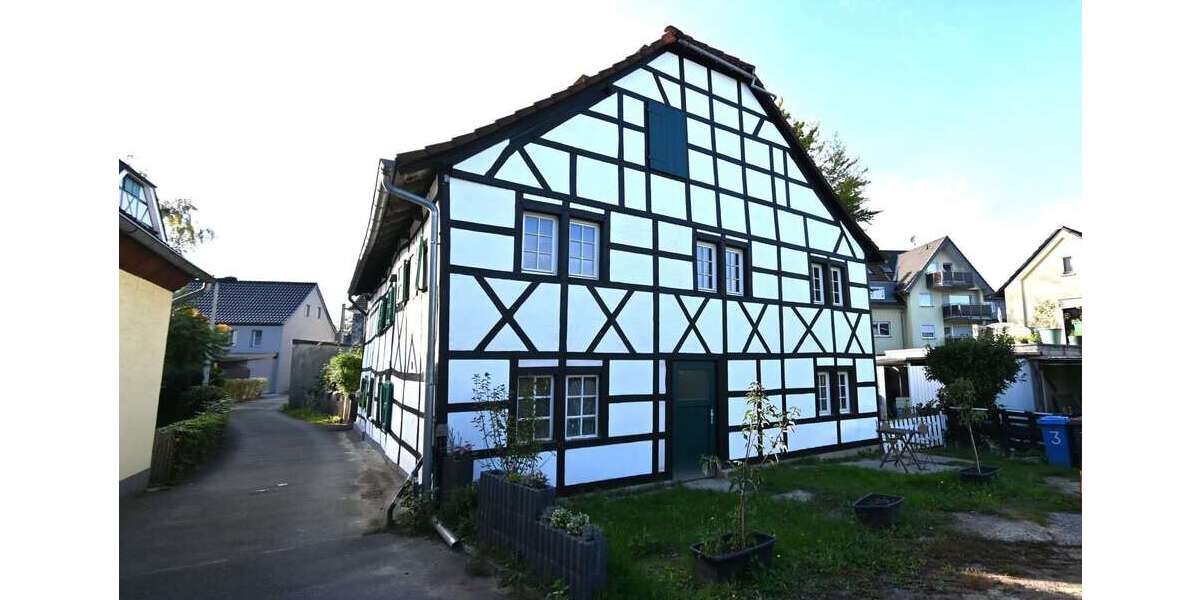 Einfamilienhaus Solingen Aufderhöhe - 7 Zimmer, 200 m&sup2;, 349.000&euro; | Angebot:25239397