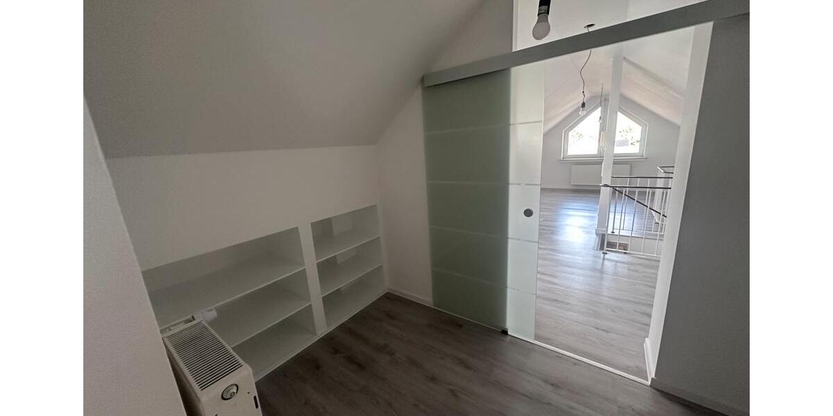 Dachgeschoßwohnung Gelsenkirchen Gelsenkirchen-Mitte - 1 Zimmer, 40 m&sup2;, 400&euro; | Angebot:25325480