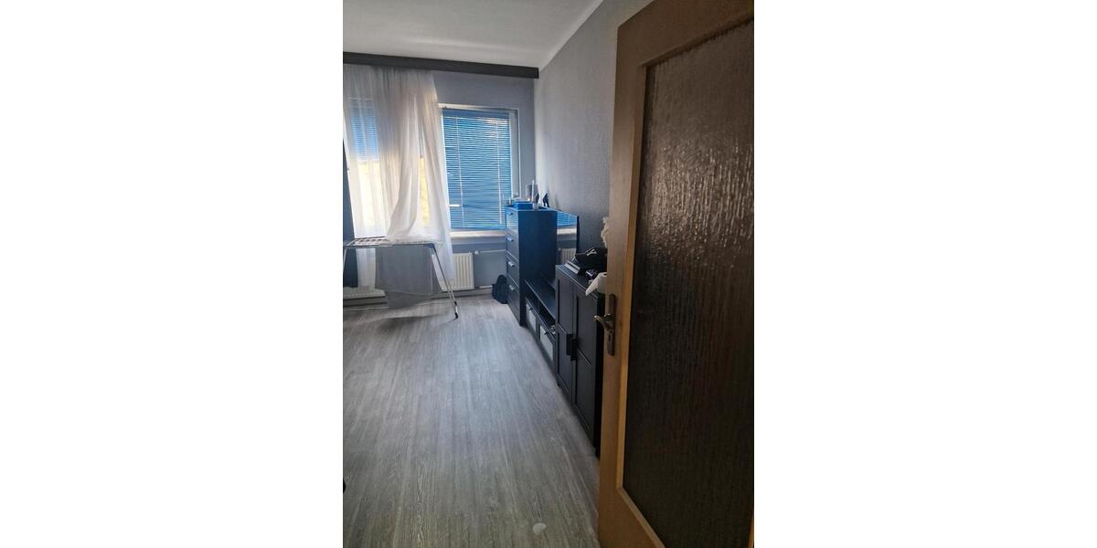 Etagenwohnung Düsseldorf Oberbilk - 1 Zimmer, 70 m&sup2;, 600&euro; | Angebot:27579950